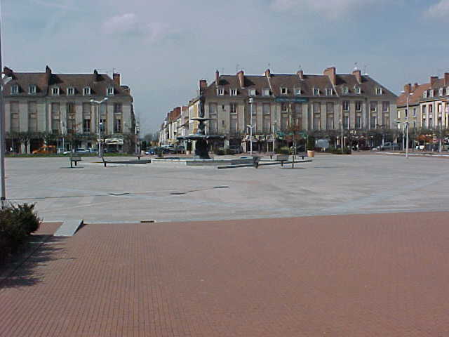 555 - VUE GENERALE DE L'ESPLANADE.jpg